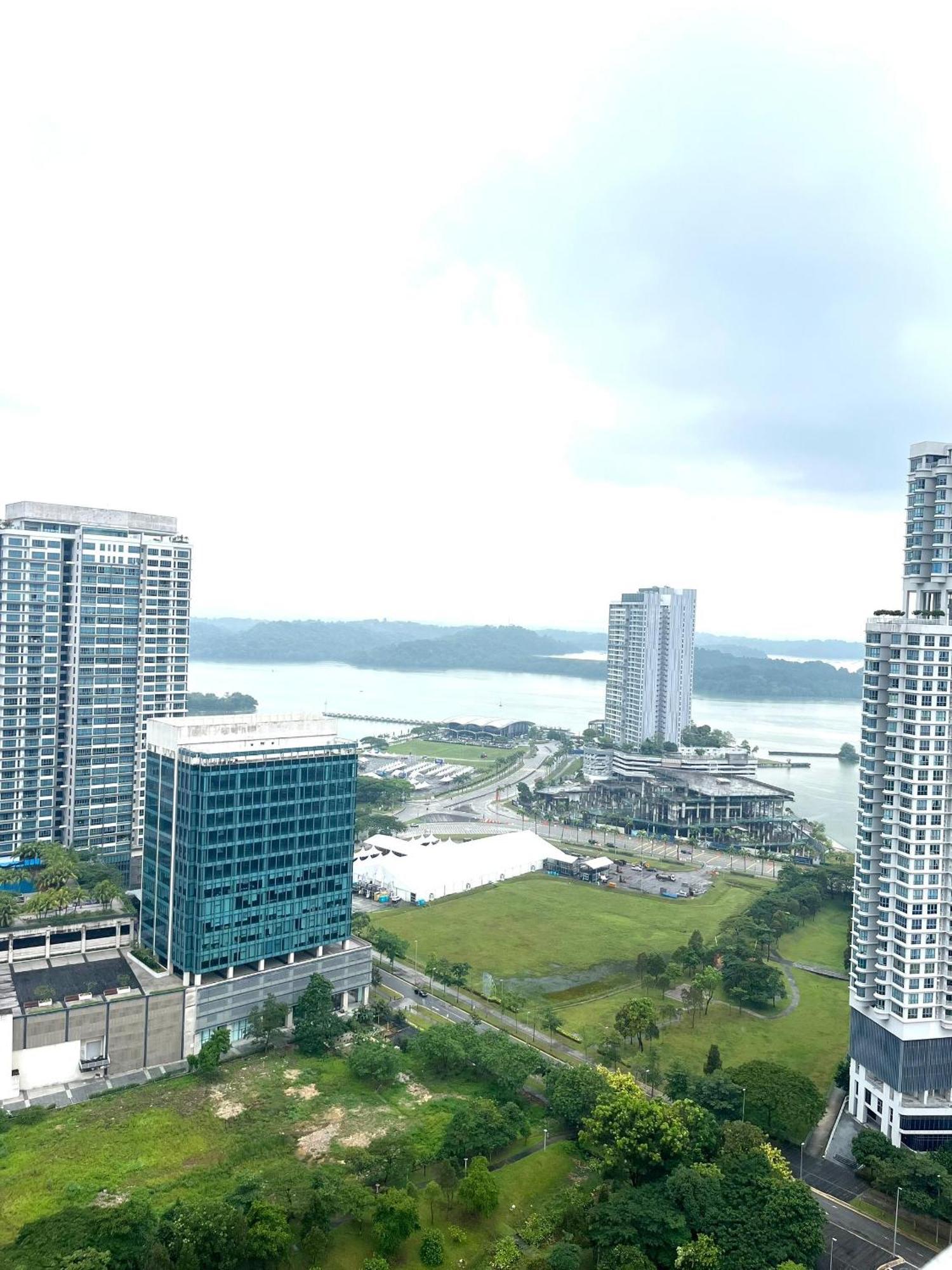 Almas Puteri Harbour Nusajaya Suite Room Exclusive Room 5 Min To Legoaland By Homespace Exterior photo